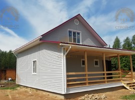 КД35. Полутораэтажный каркасный дом 8х8 с террасой и эркером. Фото