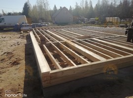 КД35. Полутораэтажный каркасный дом 8х8 с террасой и эркером. Фото