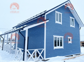 Сосново. Фото двухэтажного каркасного дома в скандинавском стиле 9 на 9 с террасой, четыре спальни, кухня-гостиная.